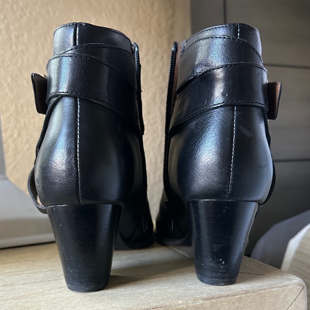 Vionic Black Ankle Boot Size 9 - image 4